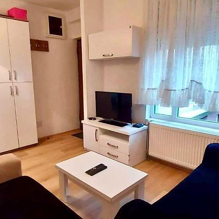 Bright & Lovely Apartment In The City Center Pristina Exterior foto