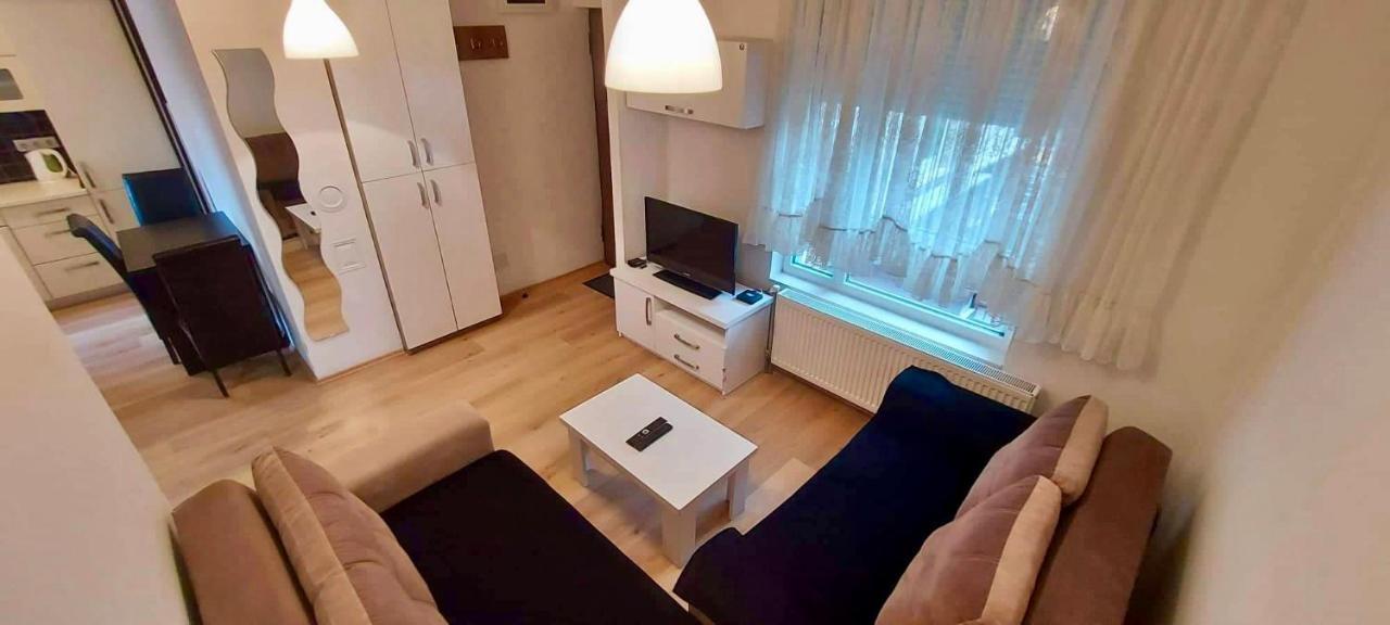 Bright & Lovely Apartment In The City Center Pristina Exterior foto