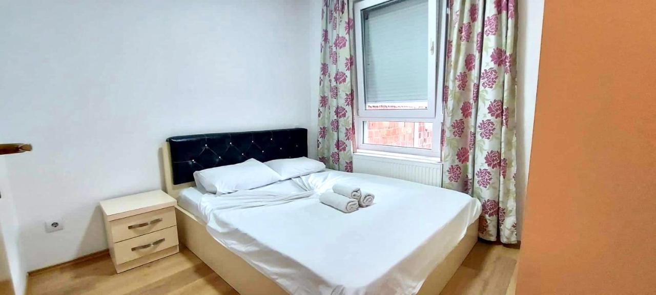 Bright & Lovely Apartment In The City Center Pristina Exterior foto