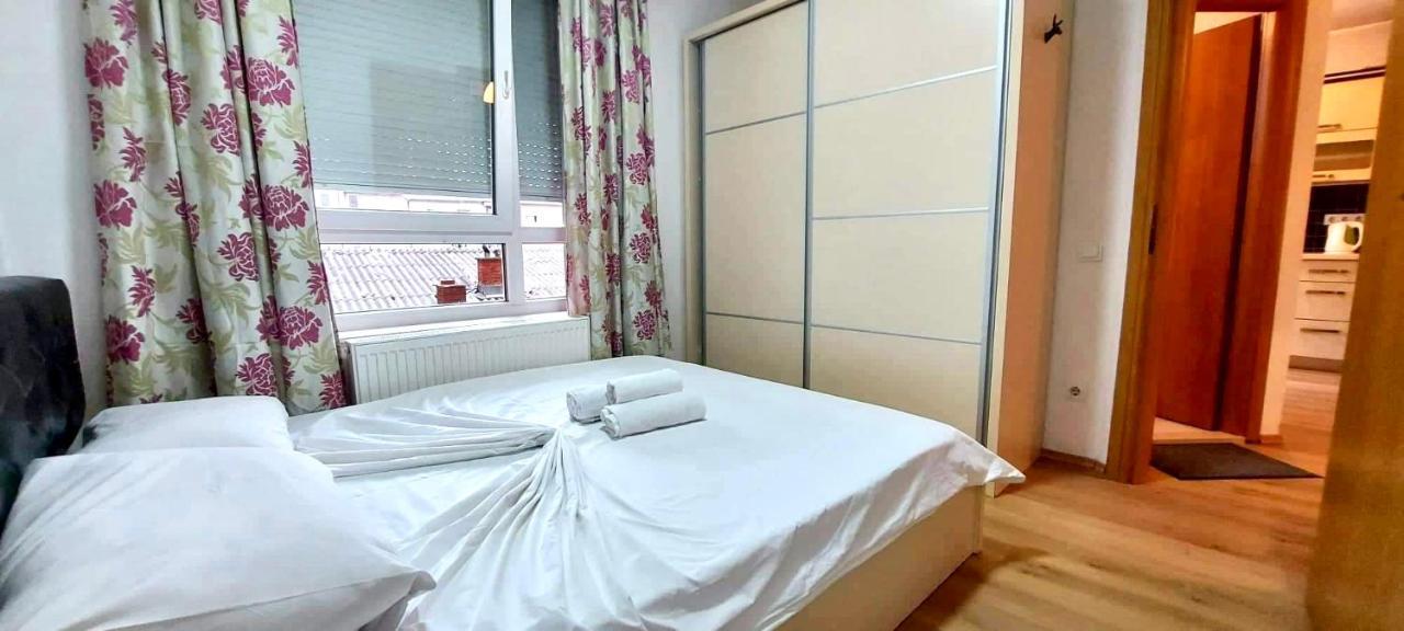 Bright & Lovely Apartment In The City Center Pristina Exterior foto
