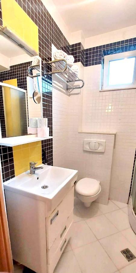 Bright & Lovely Apartment In The City Center Pristina Exterior foto