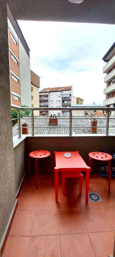 Bright & Lovely Apartment In The City Center Pristina Exterior foto
